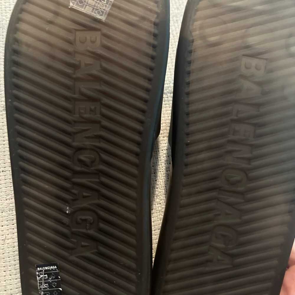 Balenciaga Noir Designer Footwear - Picture 3 of 4